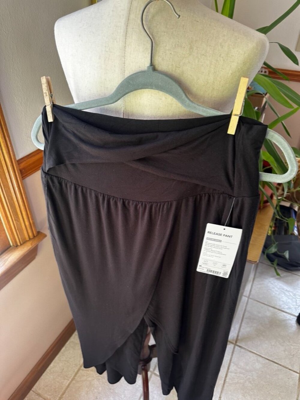 Athleta Release Pant, Yoga, Athleisure, Black, NWT, Medium - Picture 8 of 8